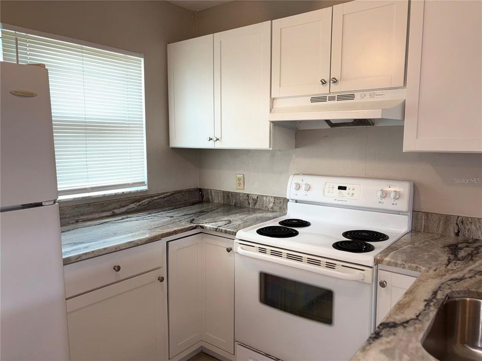 Active With Contract: $110,000 (2 beds, 2 baths, 884 Square Feet)