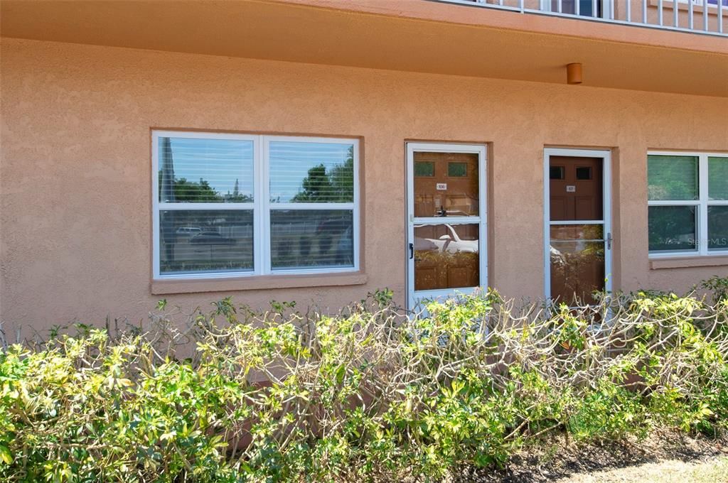 На продажу: $139,900 (2 спален, 1 ванн, 1112 Квадратных фут)