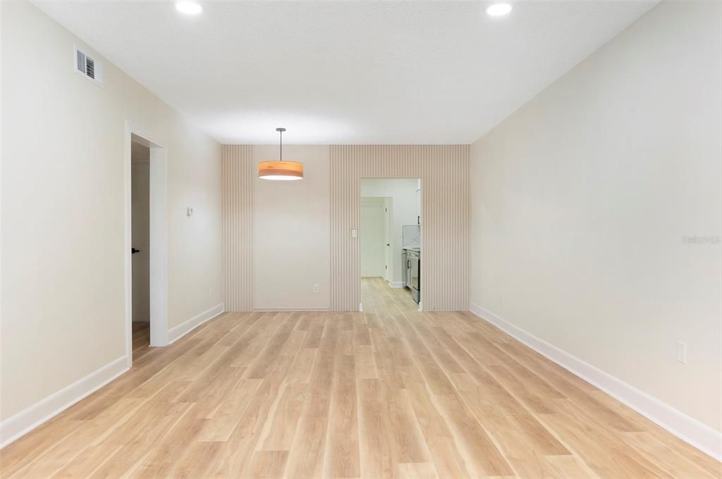 На продажу: $139,900 (2 спален, 1 ванн, 1112 Квадратных фут)