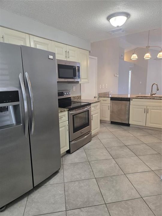 For Rent: $2,295 (3 beds, 2 baths, 1225 Square Feet)