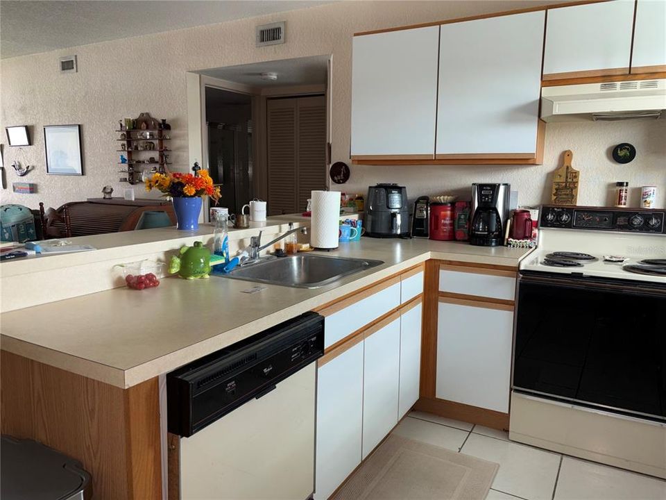 На продажу: $125,000 (2 спален, 2 ванн, 860 Квадратных фут)