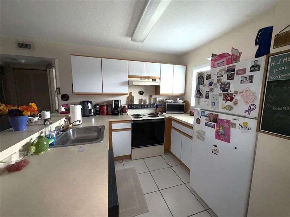 На продажу: $125,000 (2 спален, 2 ванн, 860 Квадратных фут)