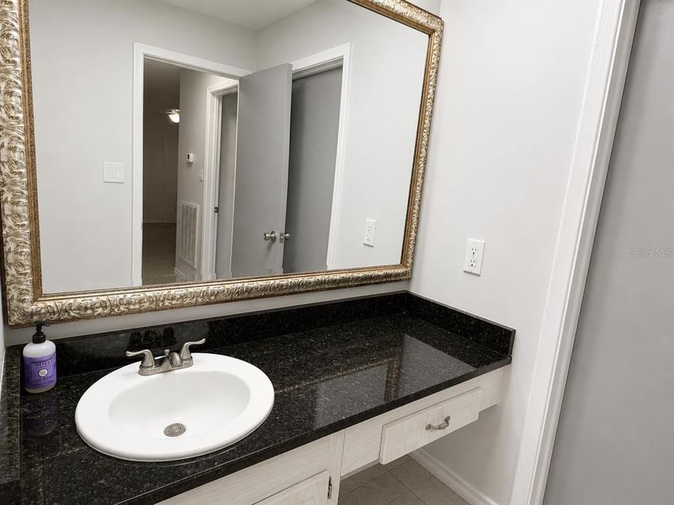 В аренду: $1,700 (1 спален, 1 ванн, 945 Квадратных фут)
