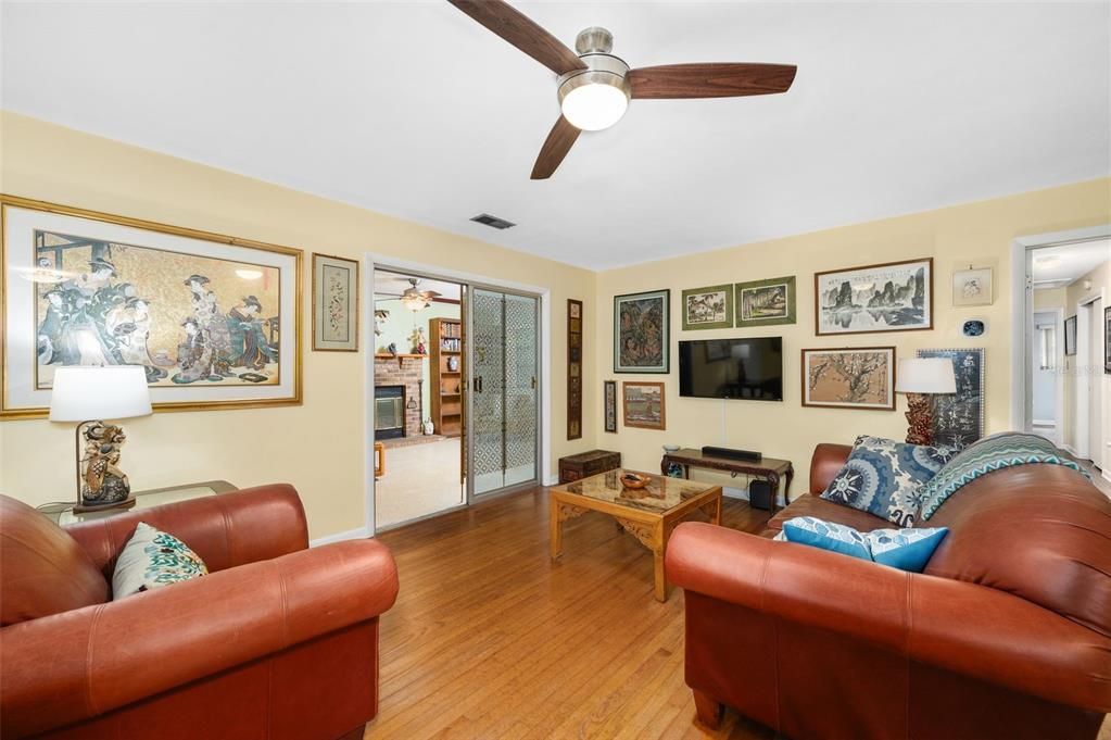 Active With Contract: $330,000 (3 beds, 2 baths, 1637 Square Feet)