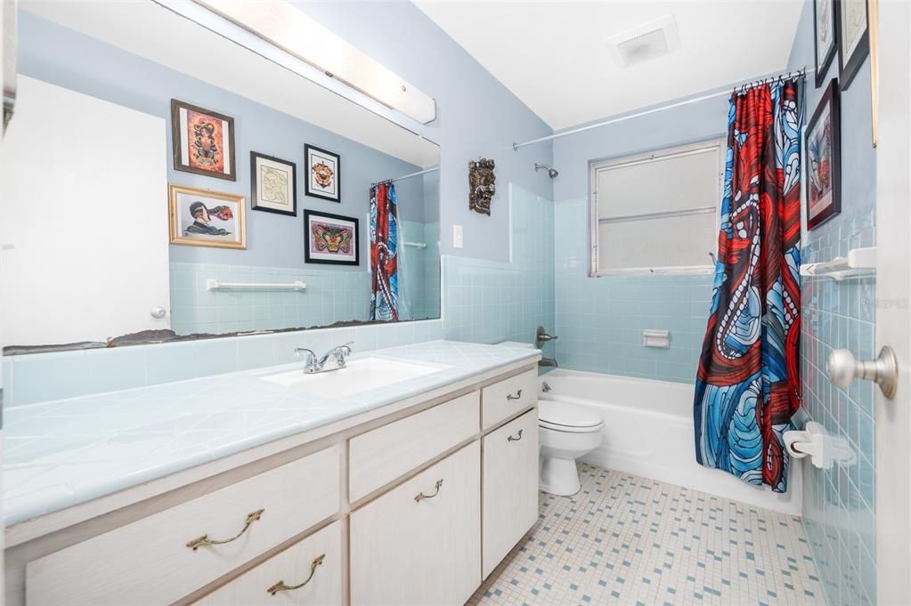 Active With Contract: $330,000 (3 beds, 2 baths, 1637 Square Feet)