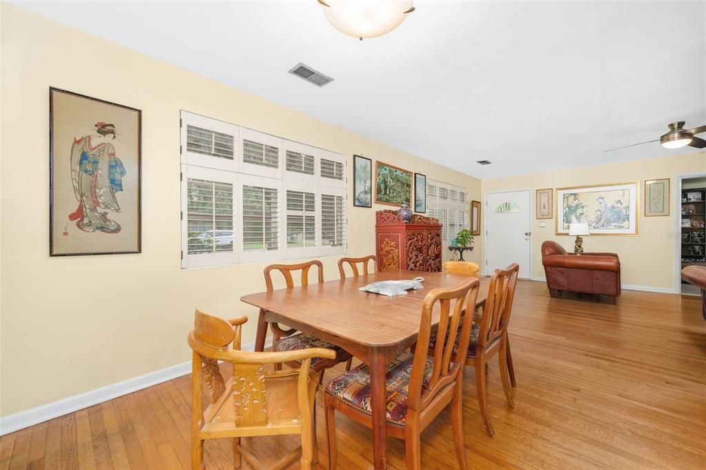 Active With Contract: $330,000 (3 beds, 2 baths, 1637 Square Feet)