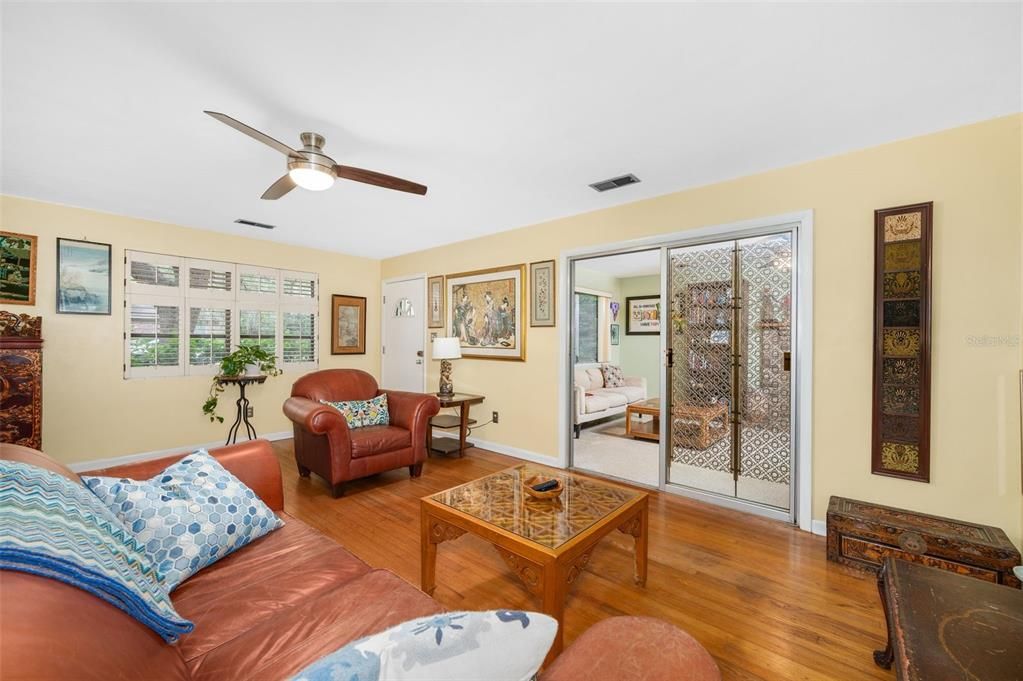 Active With Contract: $330,000 (3 beds, 2 baths, 1637 Square Feet)