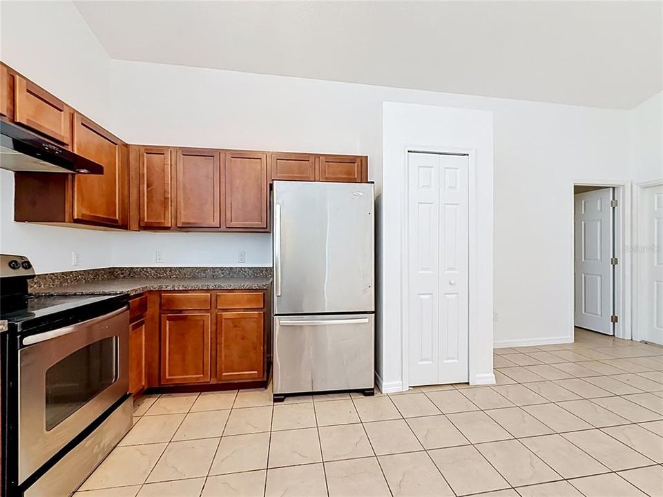 На продажу: $319,990 (3 спален, 2 ванн, 1466 Квадратных фут)