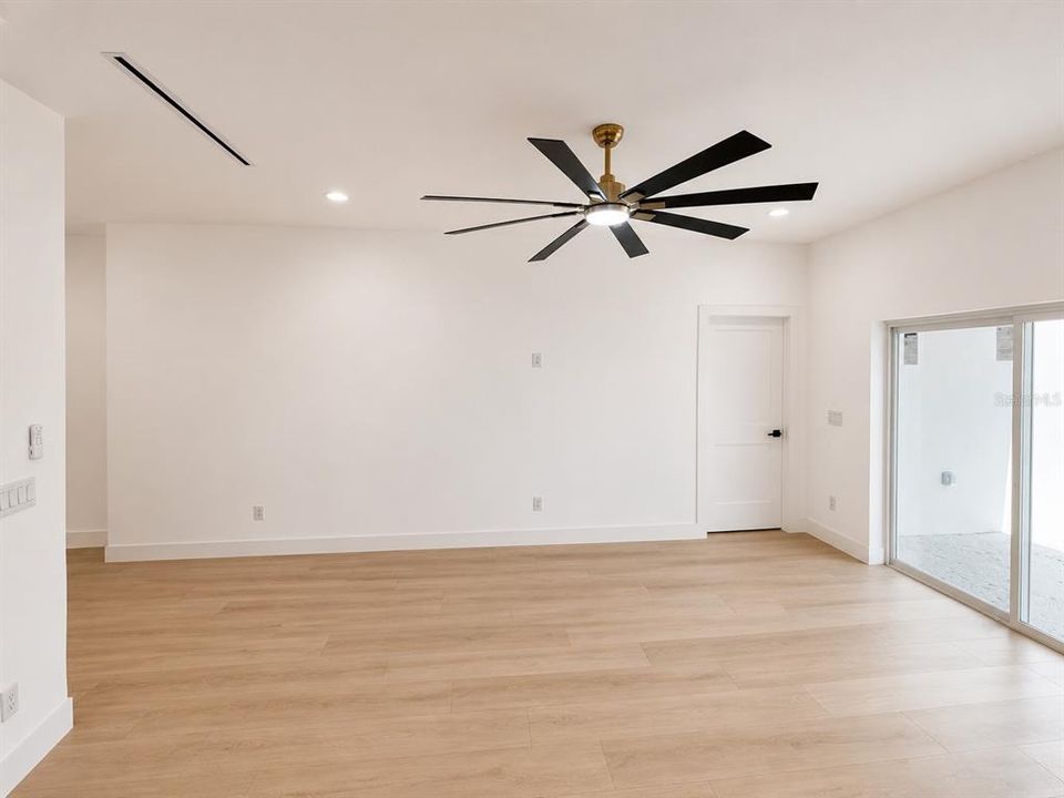 For Sale: $450,000 (4 beds, 3 baths, 2208 Square Feet)