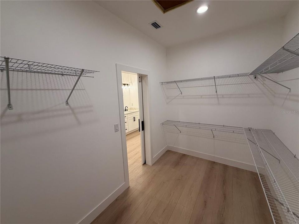 For Sale: $450,000 (4 beds, 3 baths, 2208 Square Feet)