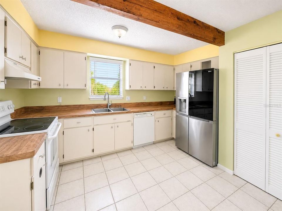 For Rent: $2,500 (2 beds, 1 baths, 1008 Square Feet)