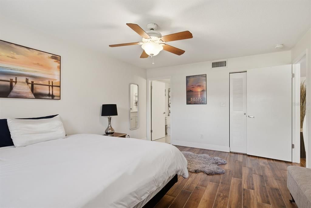 For Sale: $190,000 (2 beds, 2 baths, 1068 Square Feet)