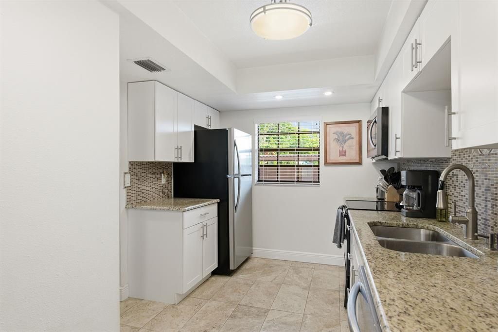For Sale: $190,000 (2 beds, 2 baths, 1068 Square Feet)