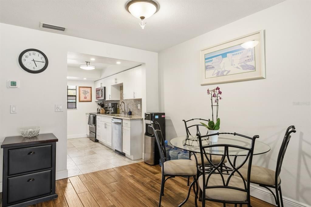 For Sale: $190,000 (2 beds, 2 baths, 1068 Square Feet)