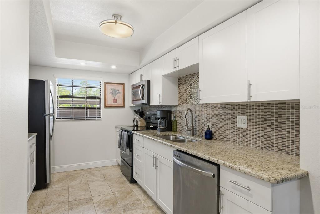 For Sale: $190,000 (2 beds, 2 baths, 1068 Square Feet)