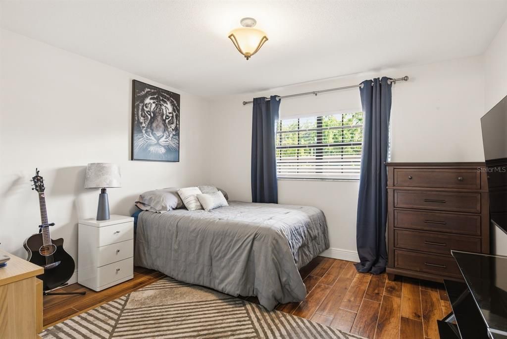 For Sale: $190,000 (2 beds, 2 baths, 1068 Square Feet)