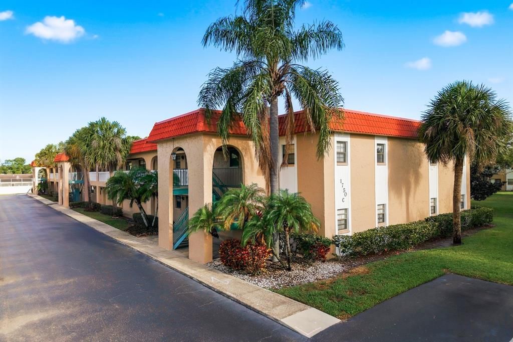 For Sale: $190,000 (2 beds, 2 baths, 1068 Square Feet)