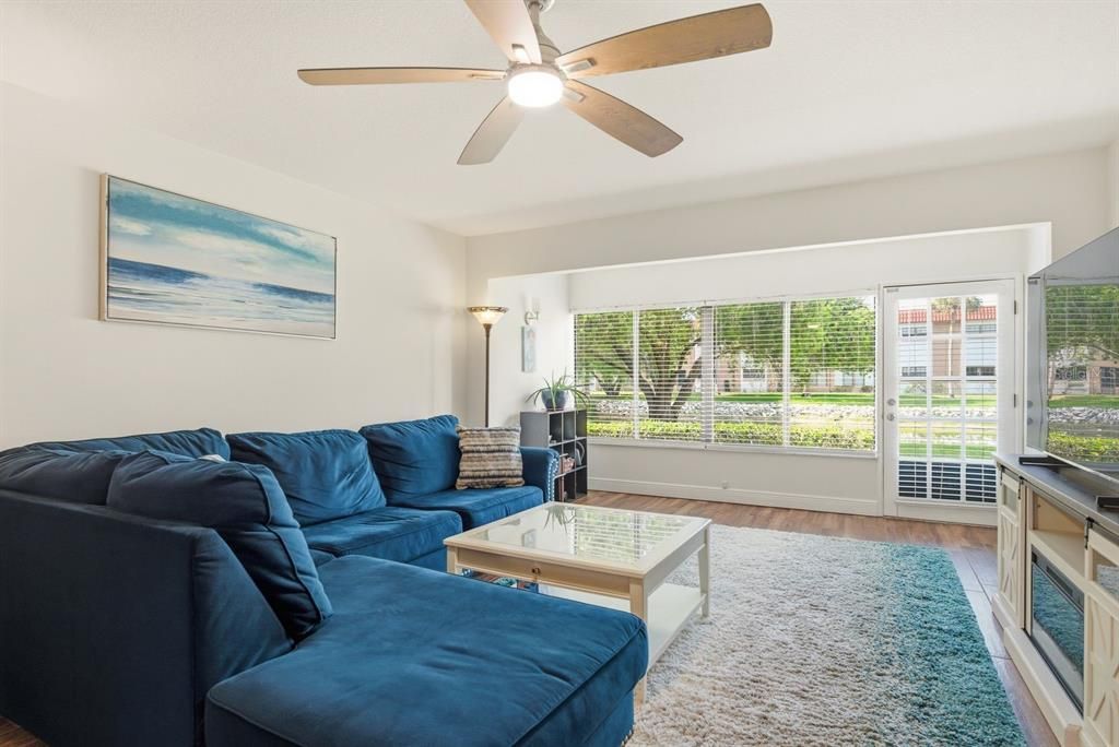 For Sale: $190,000 (2 beds, 2 baths, 1068 Square Feet)
