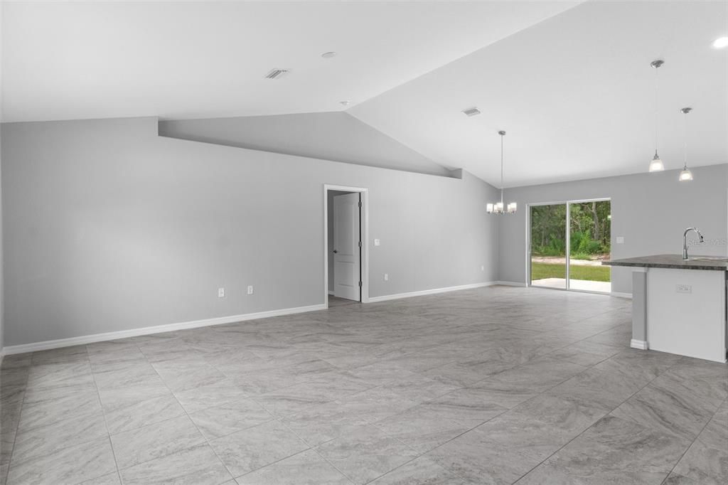 На продажу: $329,900 (3 спален, 2 ванн, 1724 Квадратных фут)