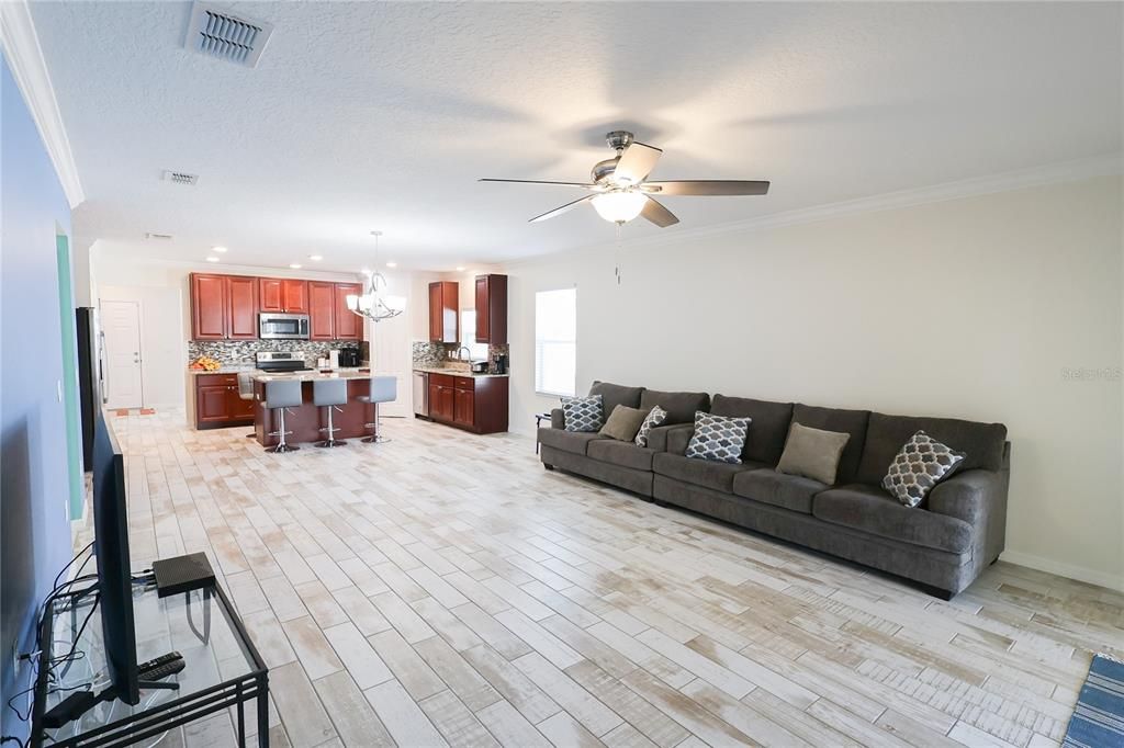For Sale: $324,000 (3 beds, 2 baths, 2000 Square Feet)