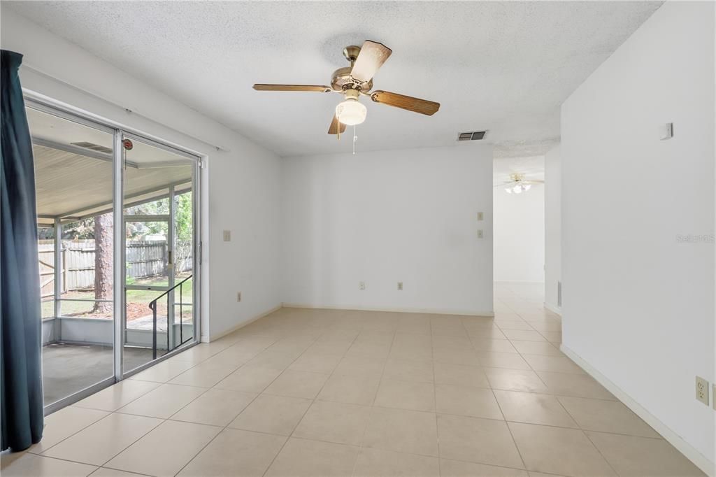 Activo con contrato: $359,900 (3 camas, 2 baños, 1508 Pies cuadrados)