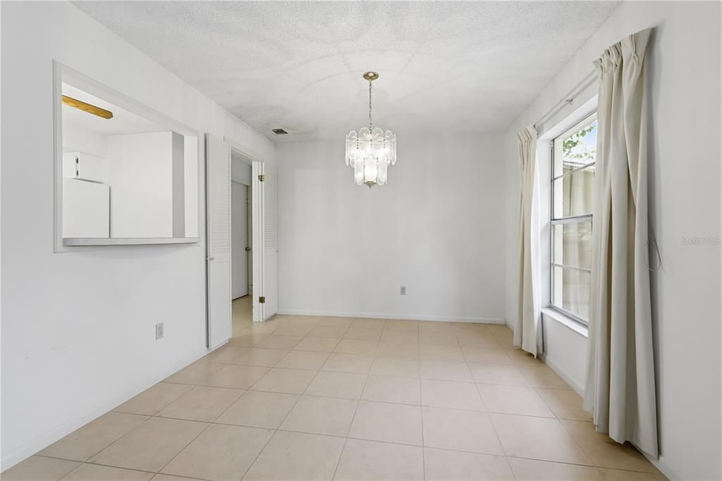 Activo con contrato: $359,900 (3 camas, 2 baños, 1508 Pies cuadrados)