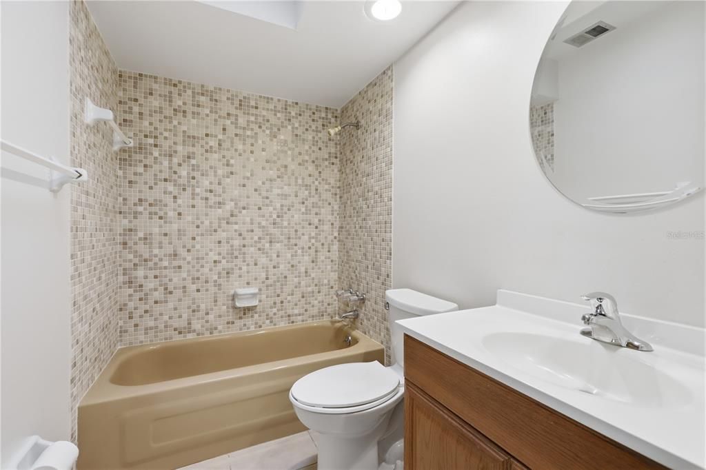 Activo con contrato: $359,900 (3 camas, 2 baños, 1508 Pies cuadrados)