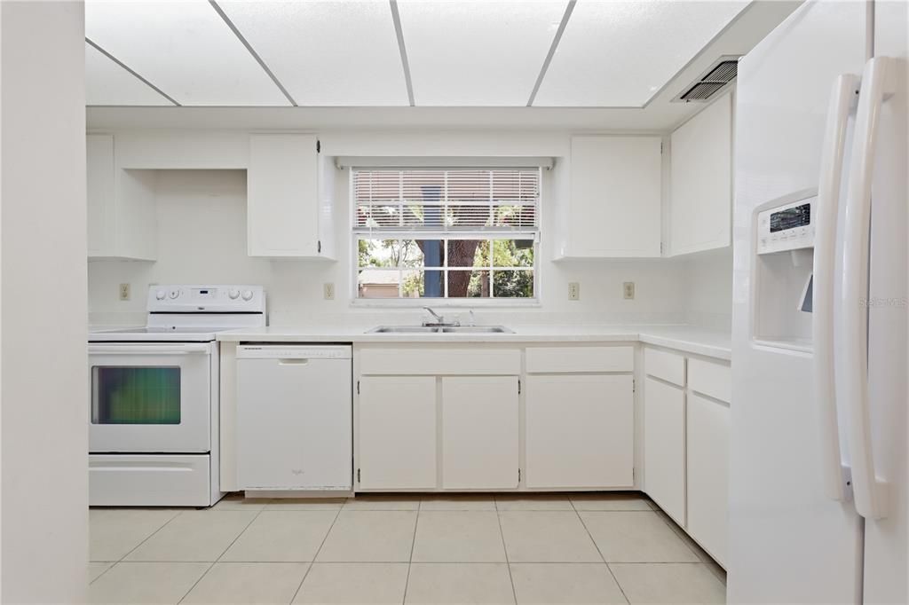 Activo con contrato: $359,900 (3 camas, 2 baños, 1508 Pies cuadrados)