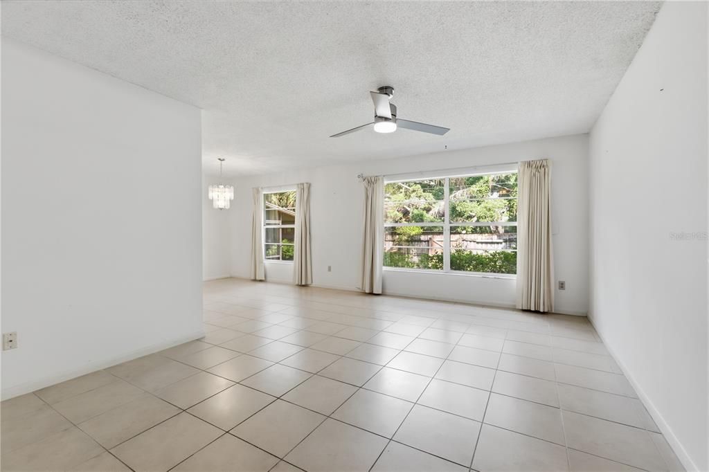 Activo con contrato: $359,900 (3 camas, 2 baños, 1508 Pies cuadrados)