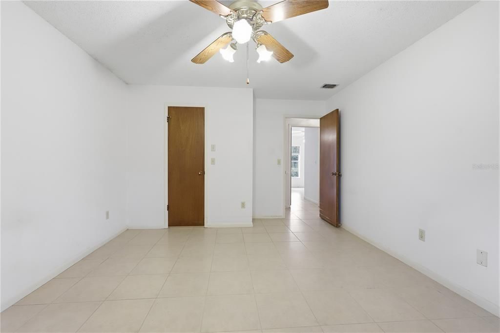 Activo con contrato: $359,900 (3 camas, 2 baños, 1508 Pies cuadrados)