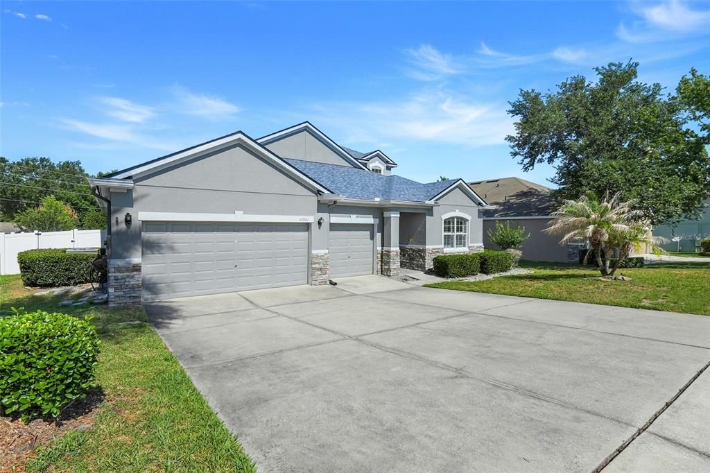Active With Contract: $3,700 (4 beds, 3 baths, 3291 Square Feet)