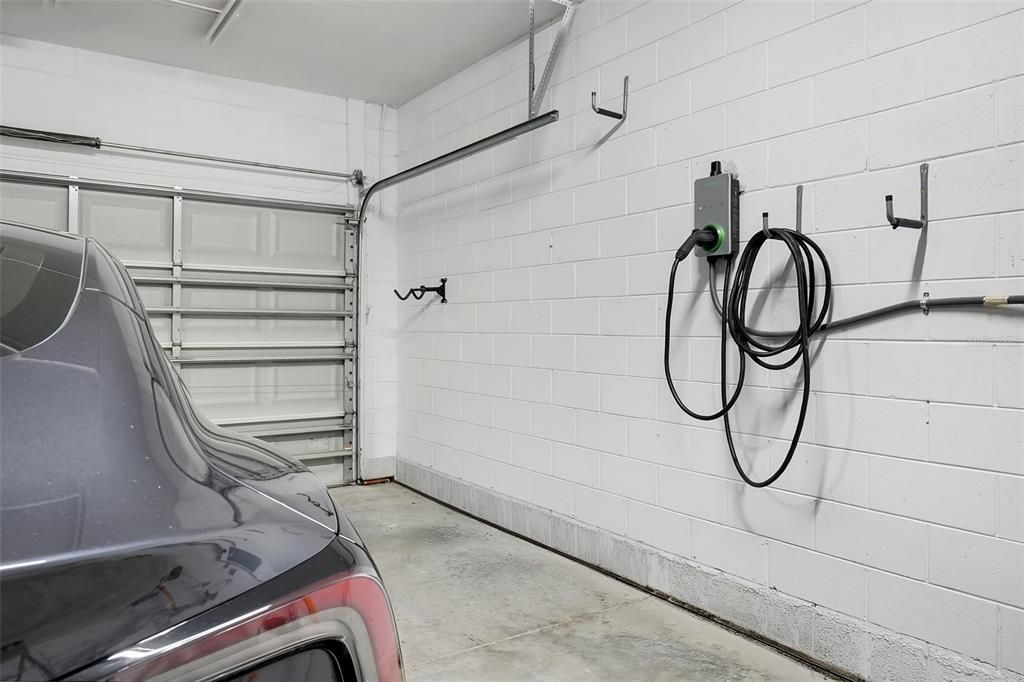 Active With Contract: $3,700 (4 beds, 3 baths, 3291 Square Feet)