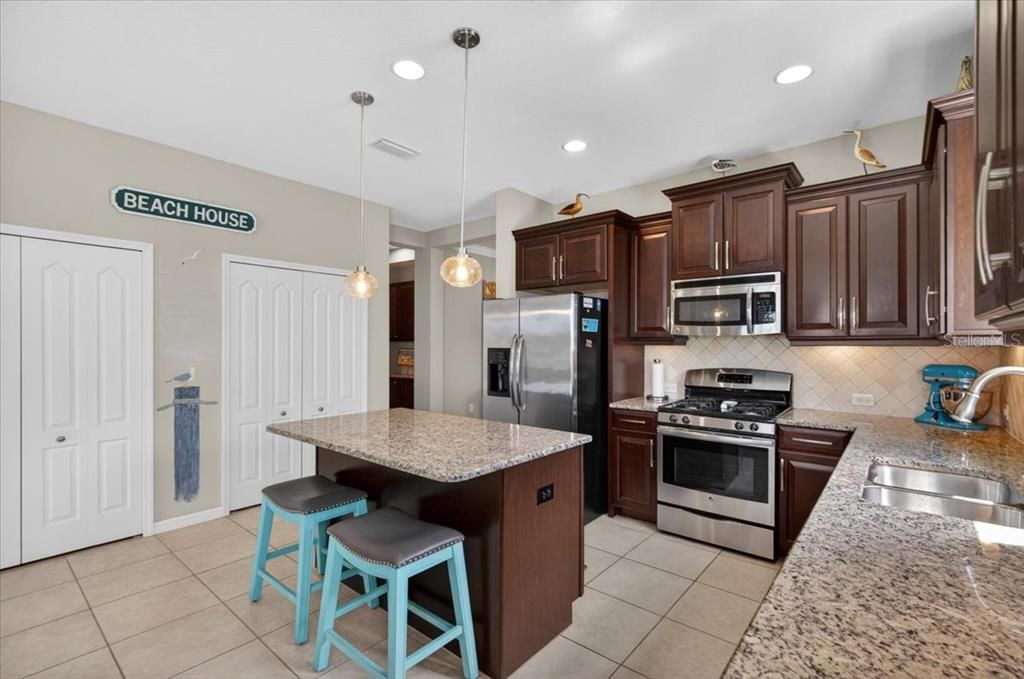 For Sale: $539,900 (4 beds, 2 baths, 2202 Square Feet)