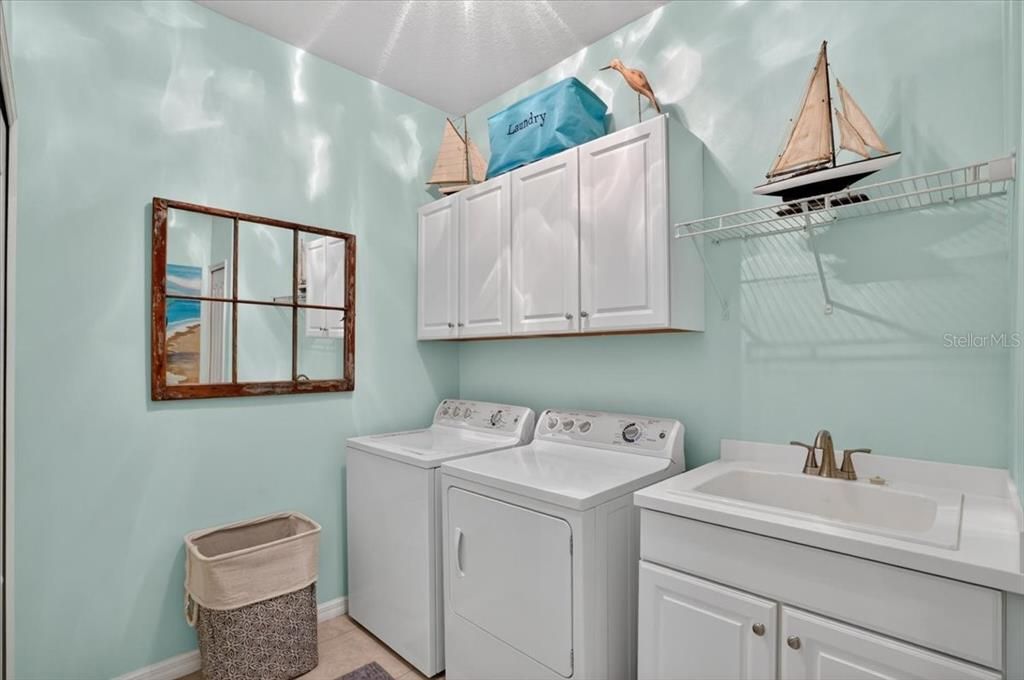 For Sale: $539,900 (4 beds, 2 baths, 2202 Square Feet)