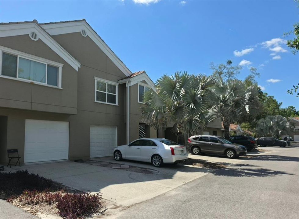 For Sale: $194,900 (2 beds, 2 baths, 1196 Square Feet)