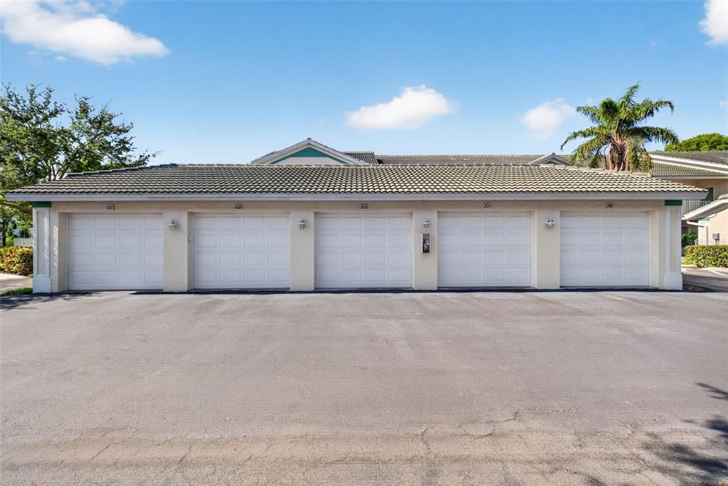 For Sale: $339,000 (2 beds, 2 baths, 1377 Square Feet)