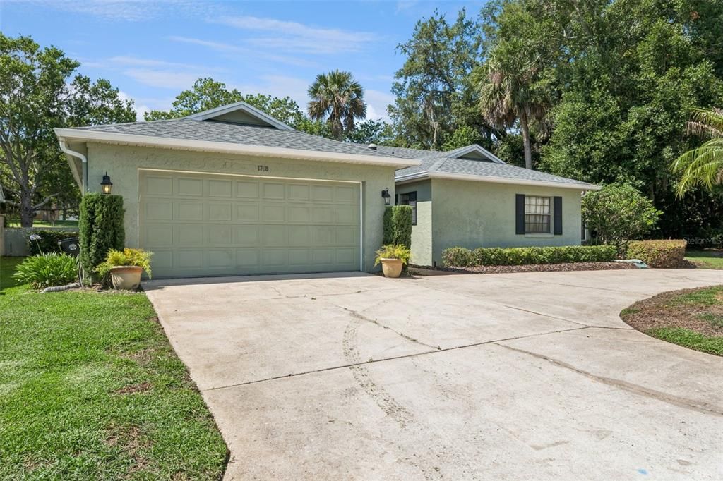 Active With Contract: $399,900 (3 beds, 2 baths, 2018 Square Feet)