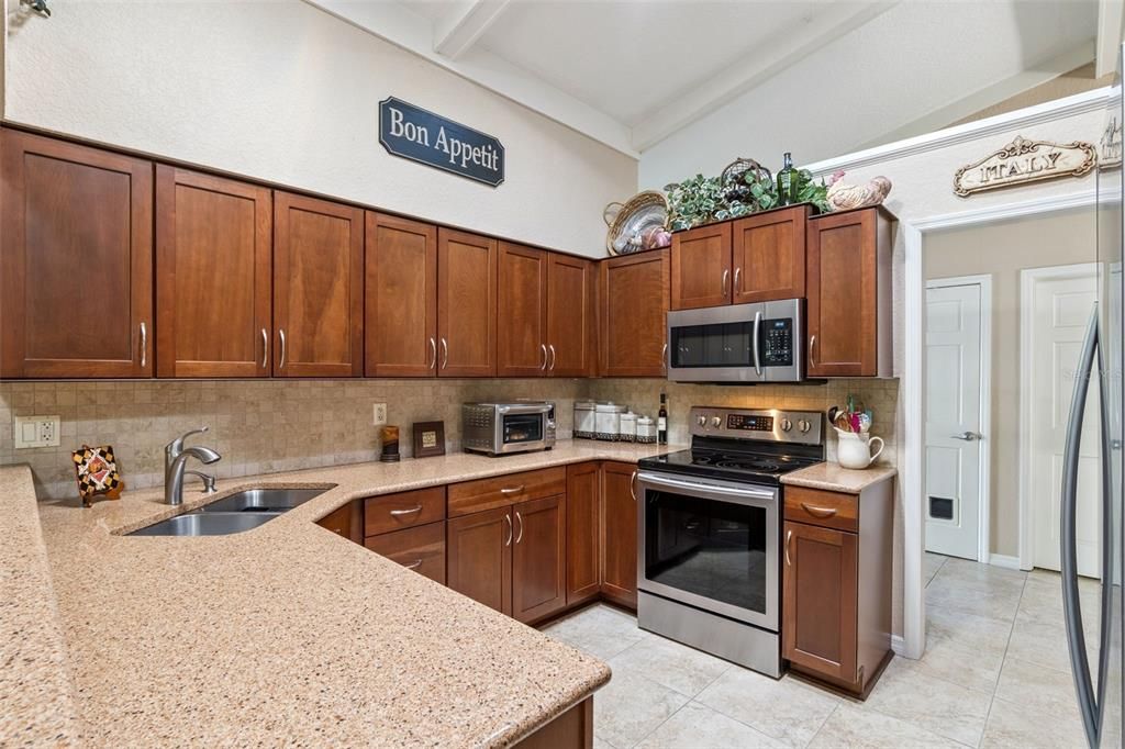 Active With Contract: $399,900 (3 beds, 2 baths, 2018 Square Feet)