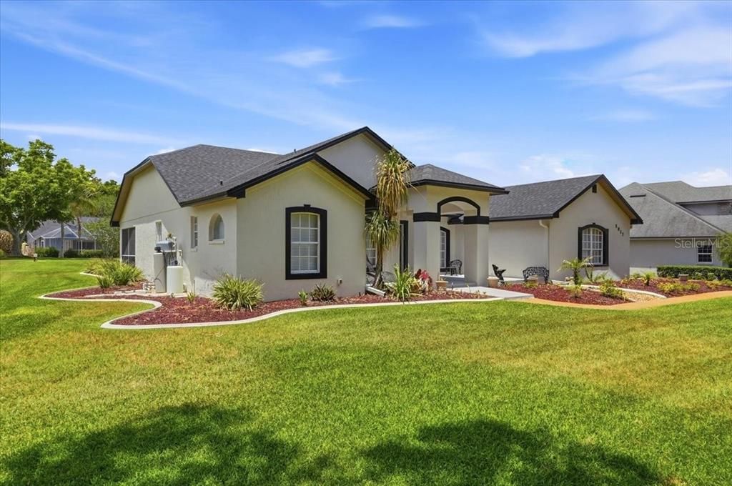 For Sale: $550,000 (4 beds, 2 baths, 2327 Square Feet)