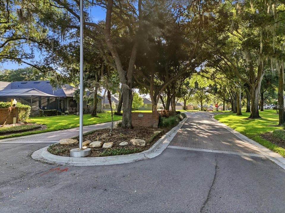 For Sale: $550,000 (4 beds, 2 baths, 2327 Square Feet)