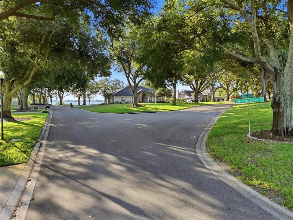 For Sale: $550,000 (4 beds, 2 baths, 2327 Square Feet)