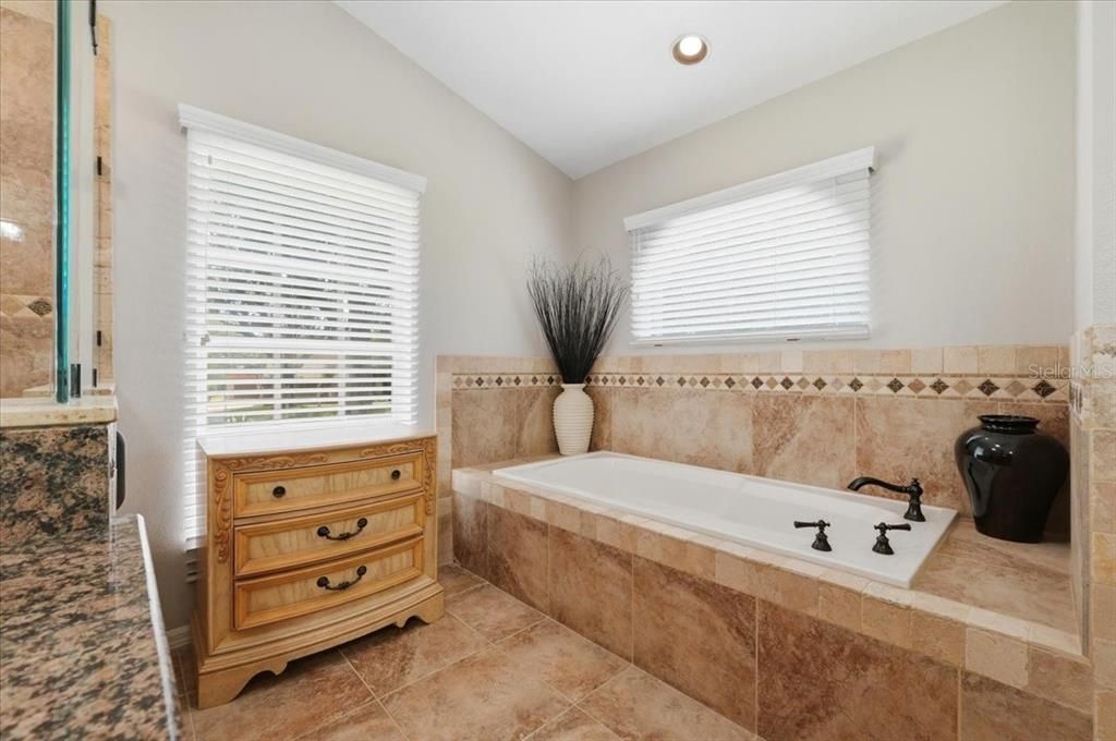 For Sale: $550,000 (4 beds, 2 baths, 2327 Square Feet)