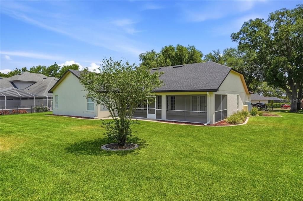 For Sale: $550,000 (4 beds, 2 baths, 2327 Square Feet)