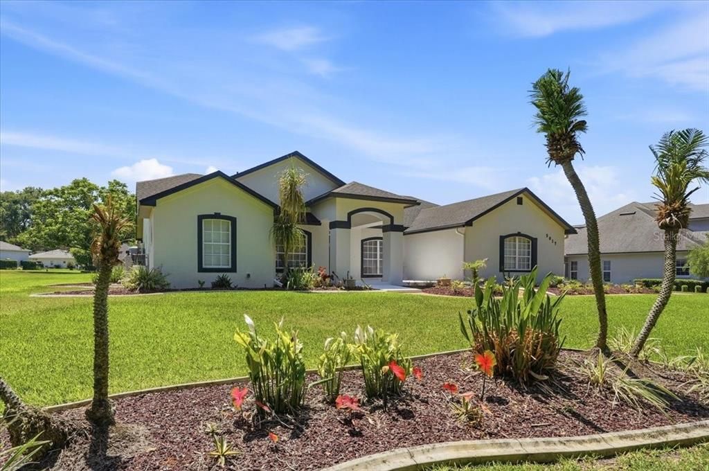 For Sale: $550,000 (4 beds, 2 baths, 2327 Square Feet)