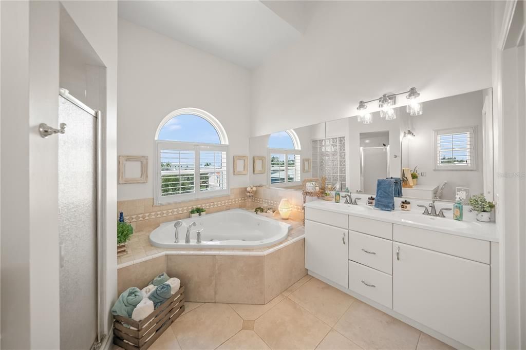 For Sale: $1,625,000 (2 beds, 2 baths, 2236 Square Feet)