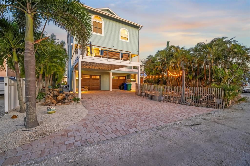 For Sale: $1,625,000 (2 beds, 2 baths, 2236 Square Feet)