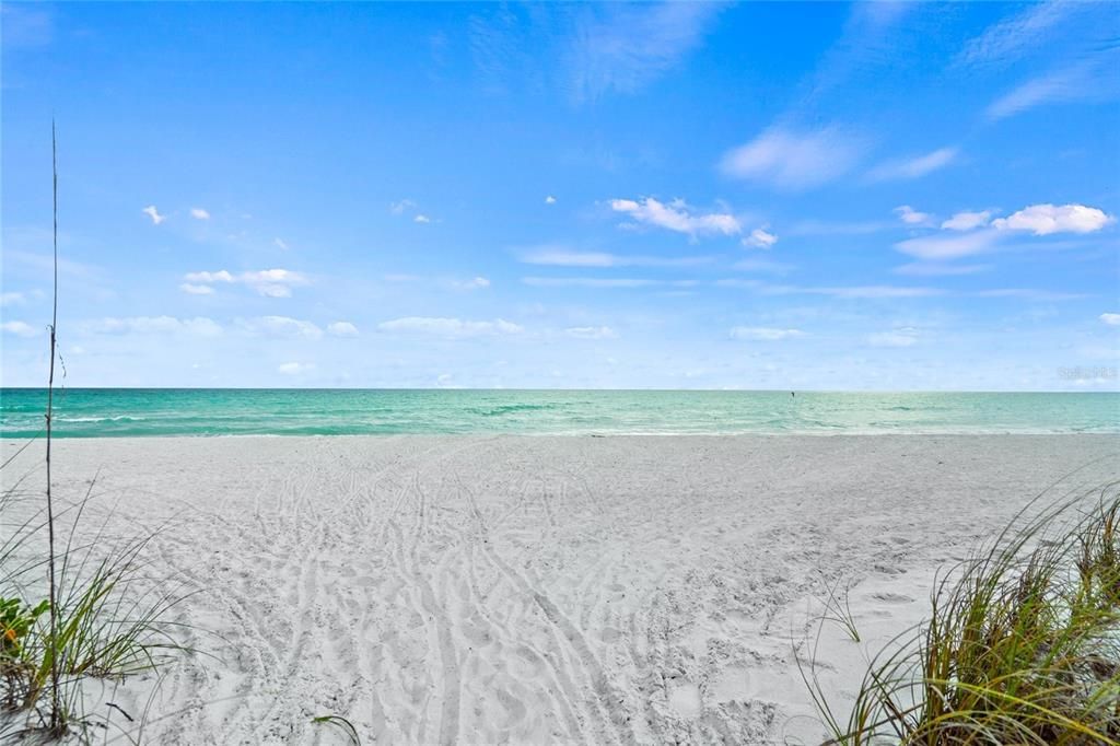 For Sale: $1,625,000 (2 beds, 2 baths, 2236 Square Feet)