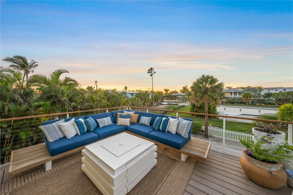 For Sale: $1,625,000 (2 beds, 2 baths, 2236 Square Feet)