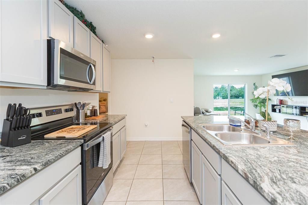 For Rent: $2,700 (5 beds, 3 baths, 2505 Square Feet)