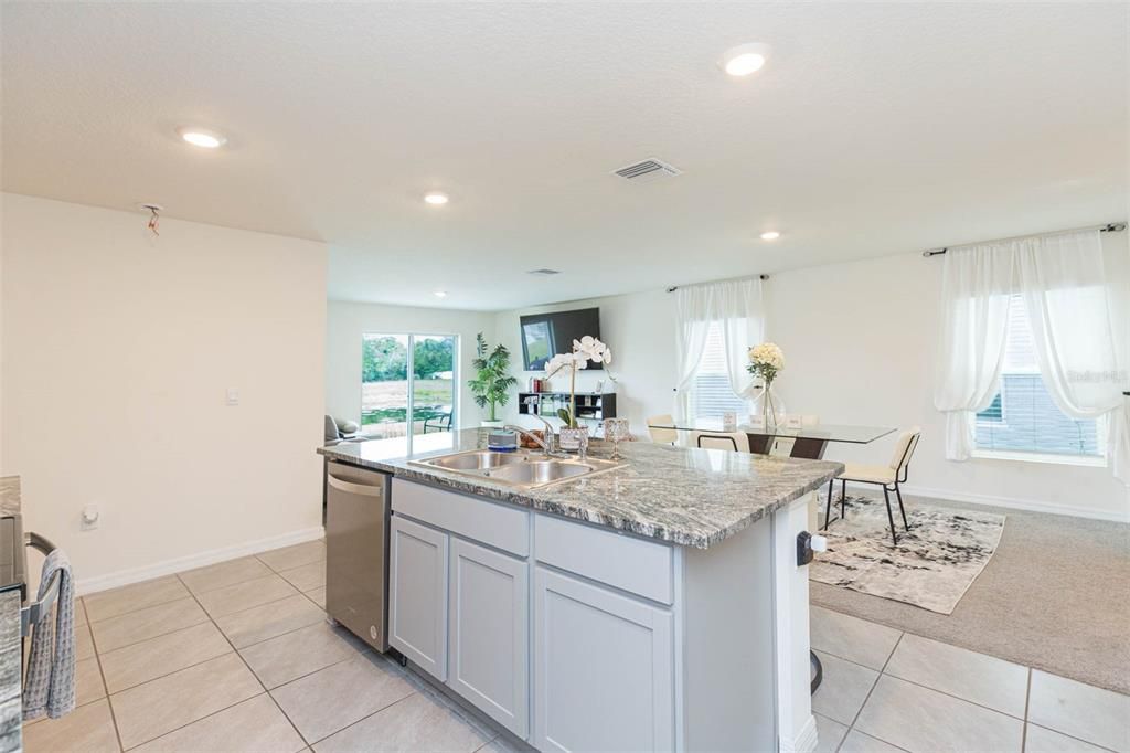 For Rent: $2,700 (5 beds, 3 baths, 2505 Square Feet)